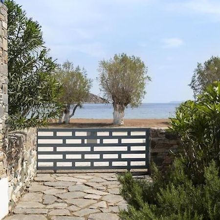 Beachfront 2Br Apartment - Free Parking Livadi  Dış mekan fotoğraf