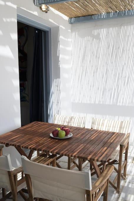 Beachfront 2Br Apartment - Free Parking Livadi  Dış mekan fotoğraf