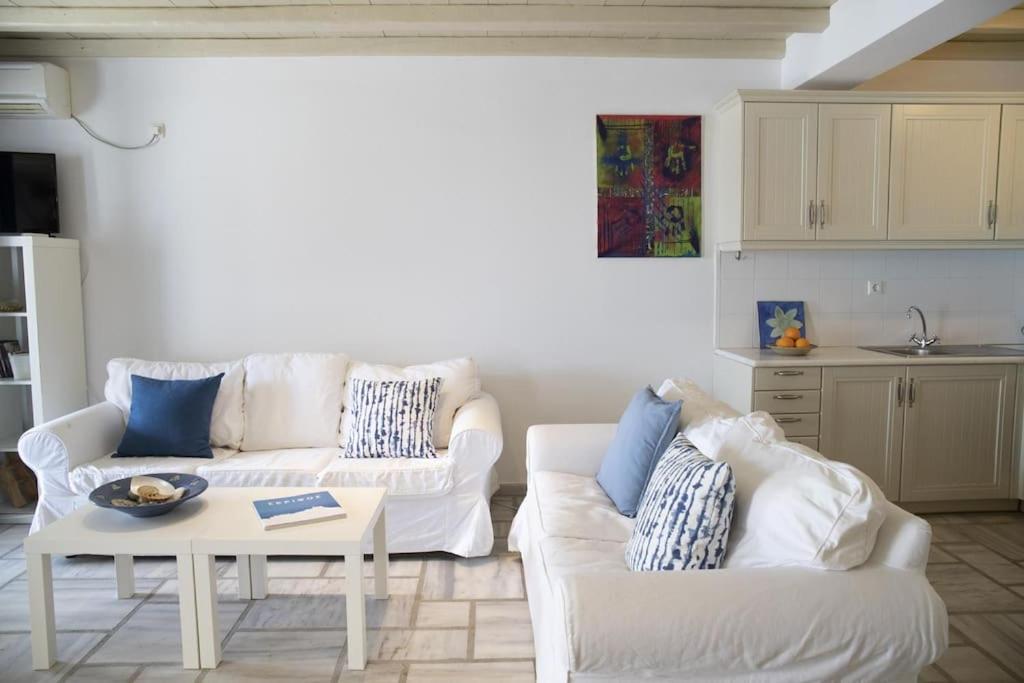 Beachfront 2Br Apartment - Free Parking Livadi  Dış mekan fotoğraf