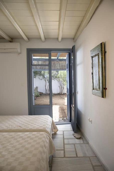 Beachfront 2Br Apartment - Free Parking Livadi  Dış mekan fotoğraf